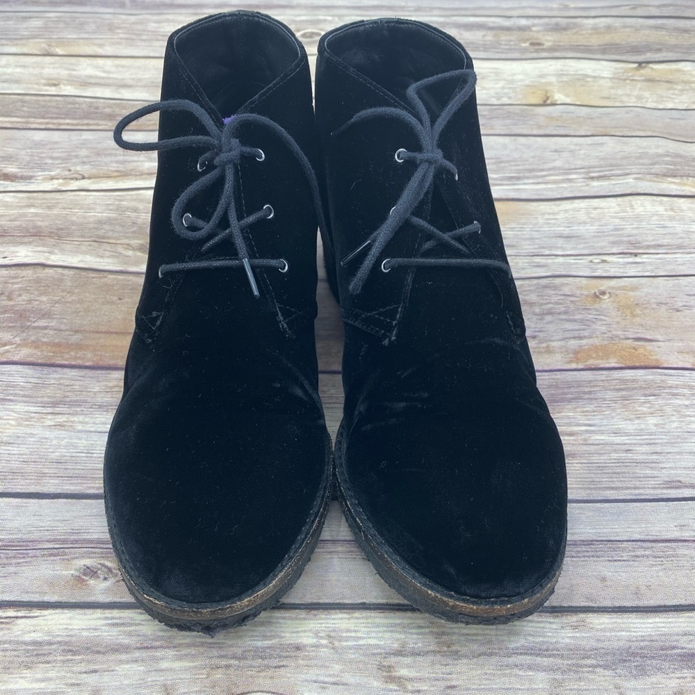 Marc Fisher Dixie velvet lace up bootie 9m